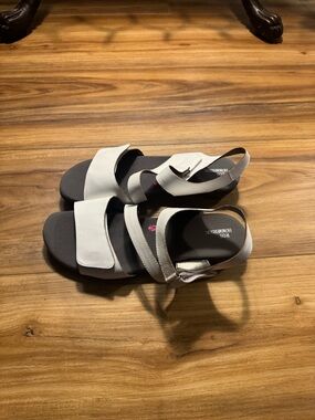 Ros Hommerson Leather White and Black Comfort Slingback Sandals Size 11 WW